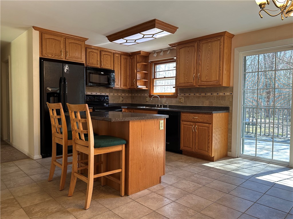 1695 Harkney Hill Road Coventry, RI 02816 - Photo 6 of 31 Kitchen