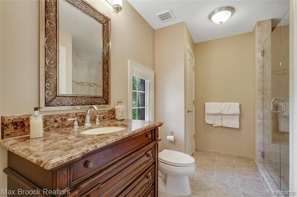 4084 Commerce Road West Bloomfield, MI 48324 - Photo 23 of 33