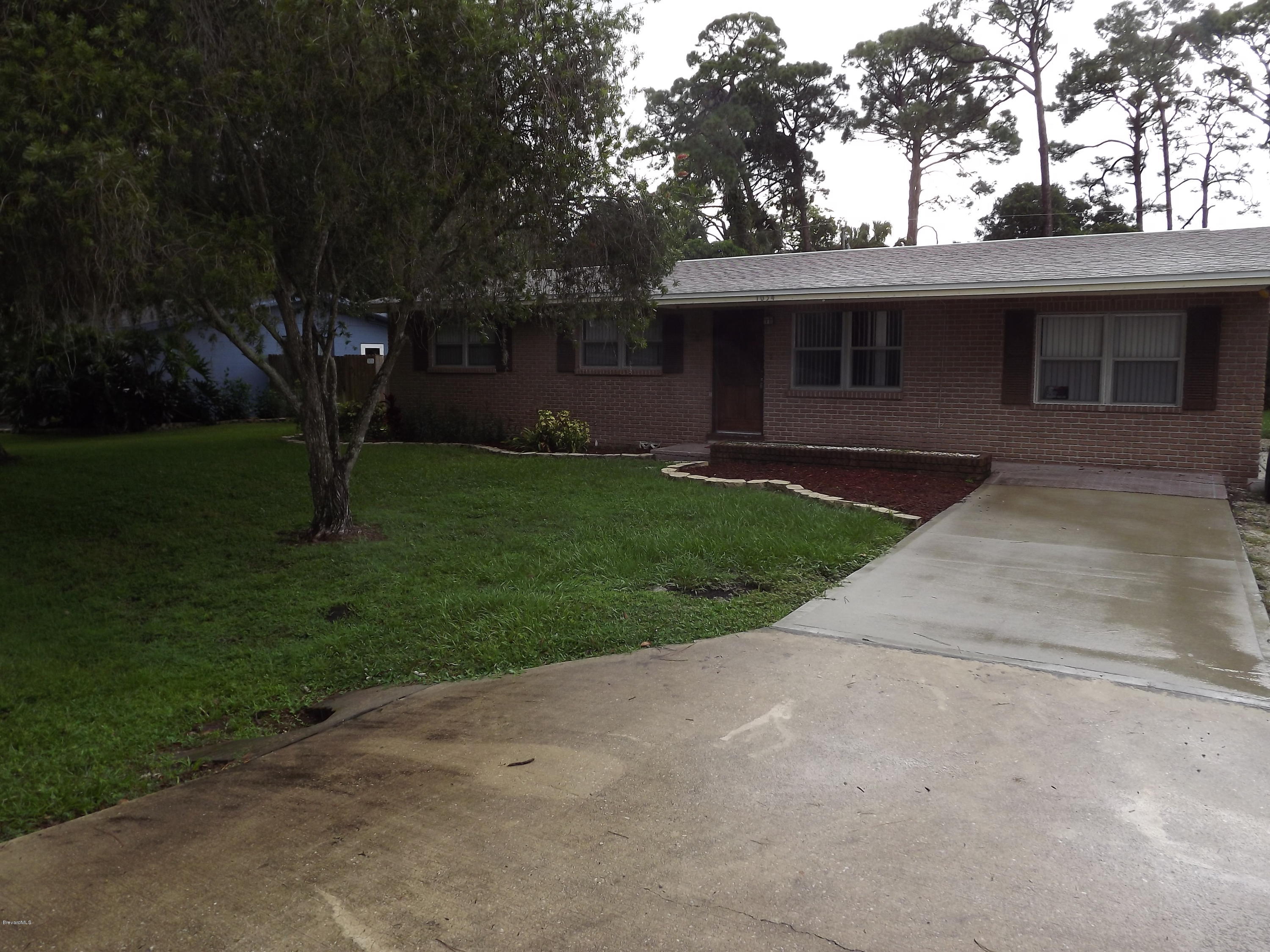 1034 Hayden Road Rockledge, FL 32955 - Photo 8 of 22 Front View Driveway