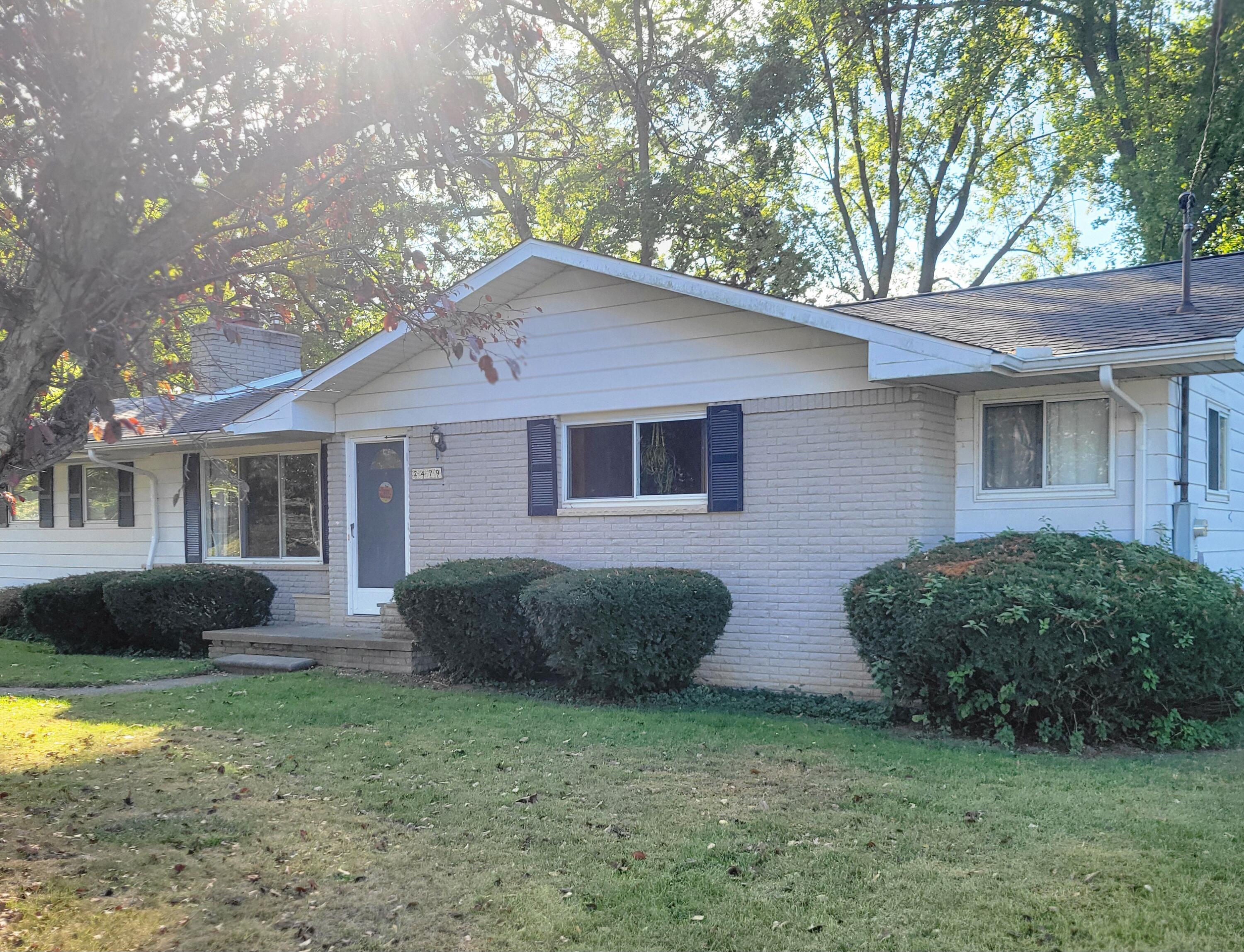 2479 North Long Lake Road Fenton, MI 48430 - Photo 2 of 21 1000036615
