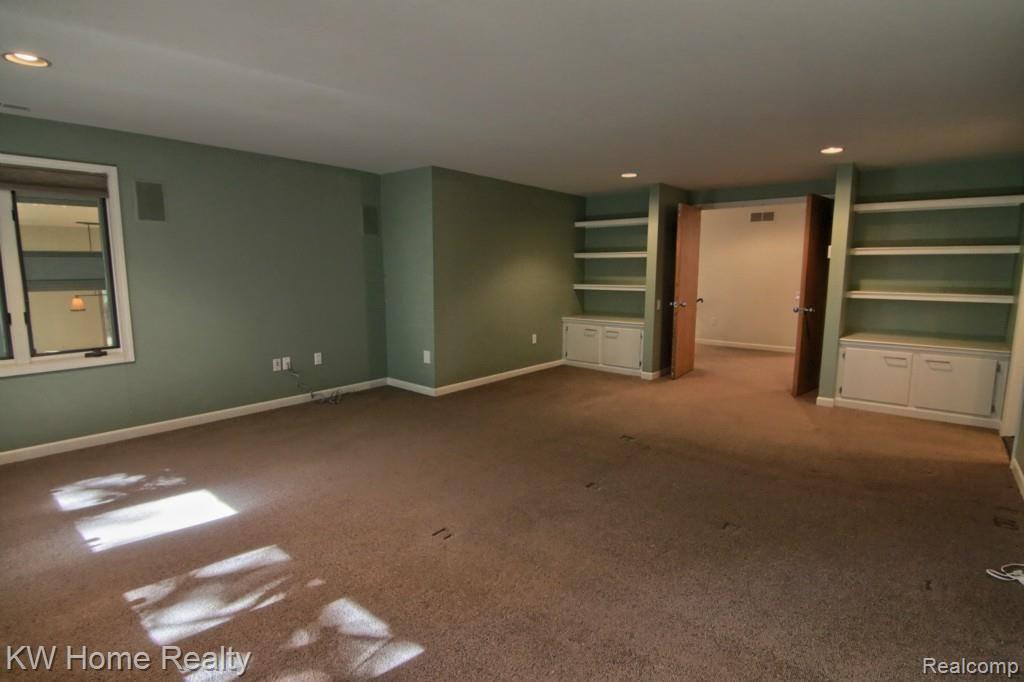5165 Ponvalley Road Bloomfield Hills, MI 48302 - Photo 15 of 32