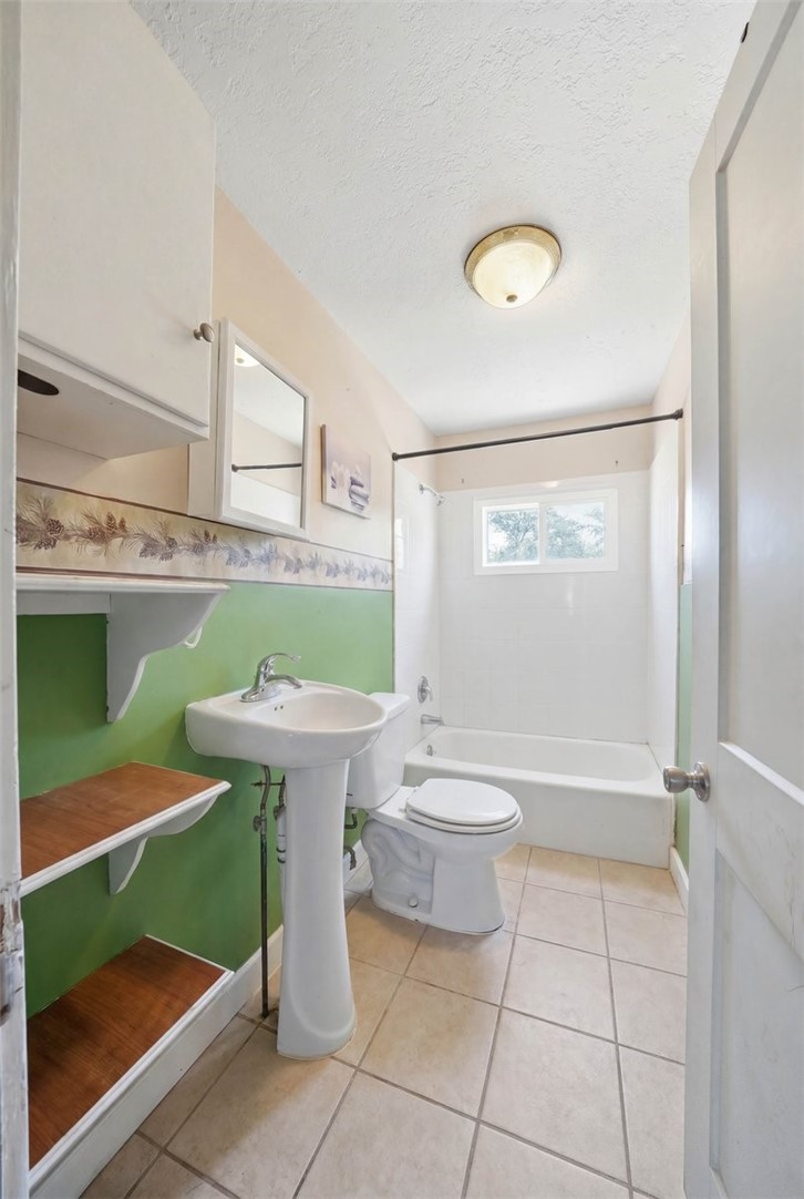 87 Manton Street Pawtucket, RI 02861 - Photo 9 of 20