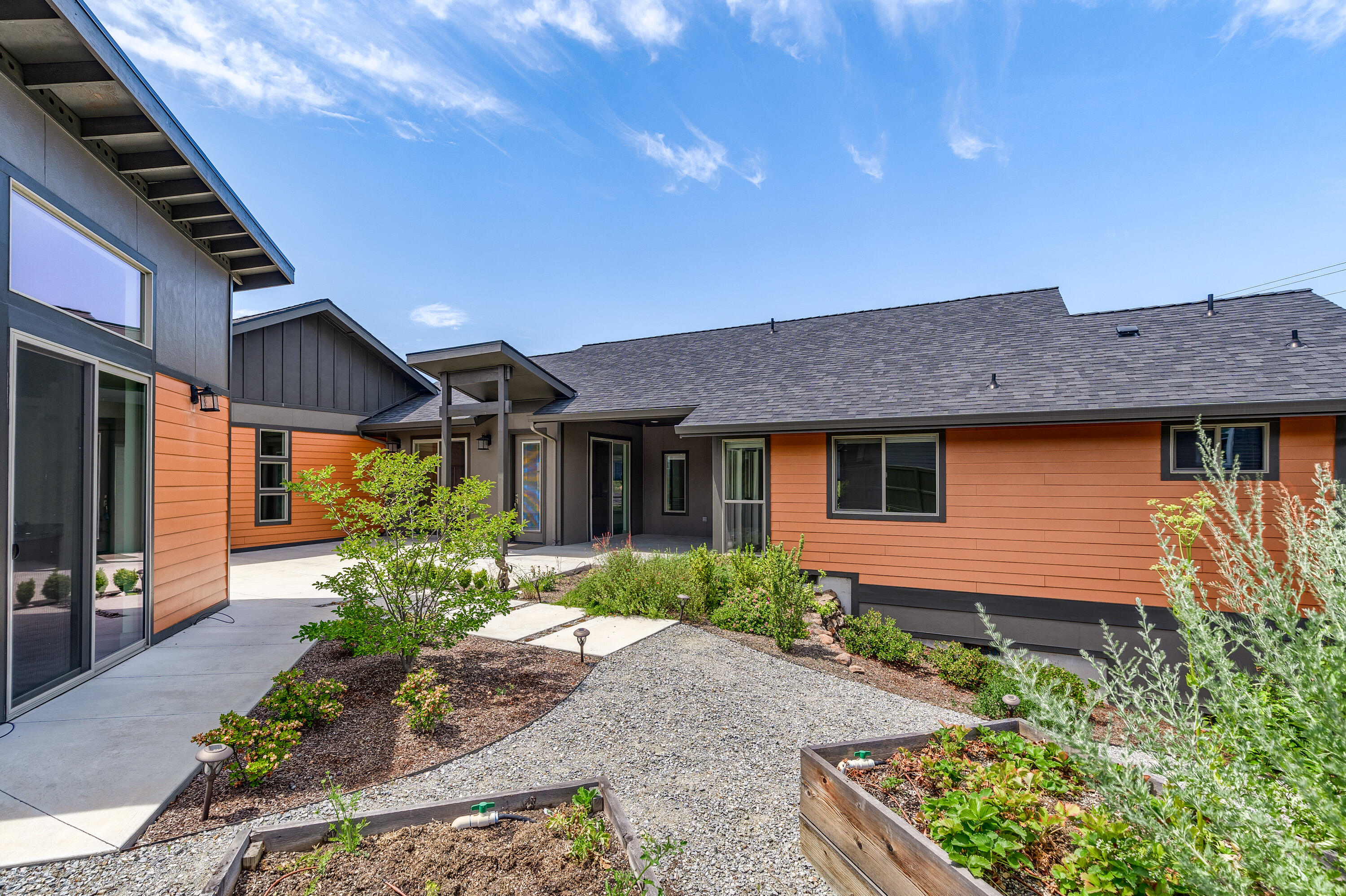 4762 Hillcrest Road Medford, OR 97504 - Photo 3 of 33 Gallery Image 3