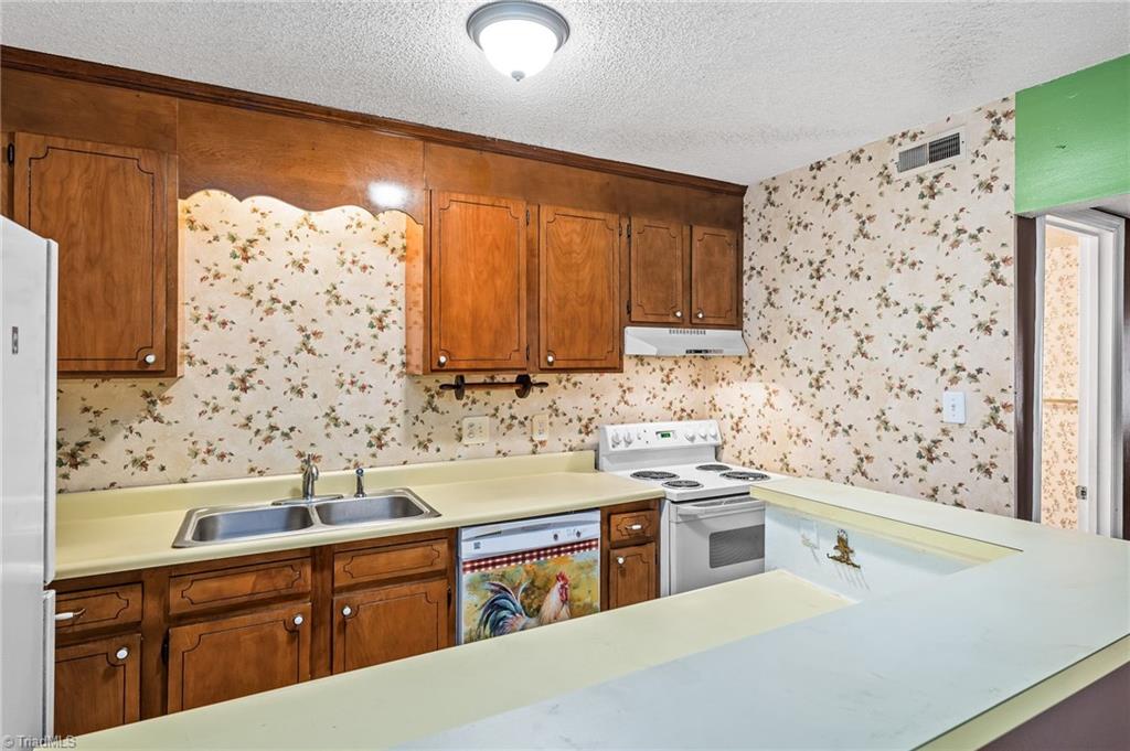 5747 Bramblegate Road, Unit A Greensboro, NC 27409 - Photo 8 of 19 Gallery Image 8