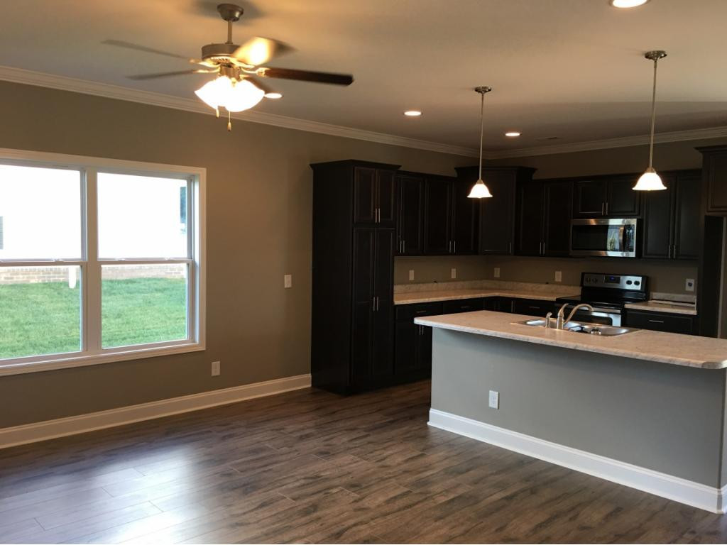 2930 Southbridge Road Kingsport, TN 37664 - Photo 2 of 10 Kitchen