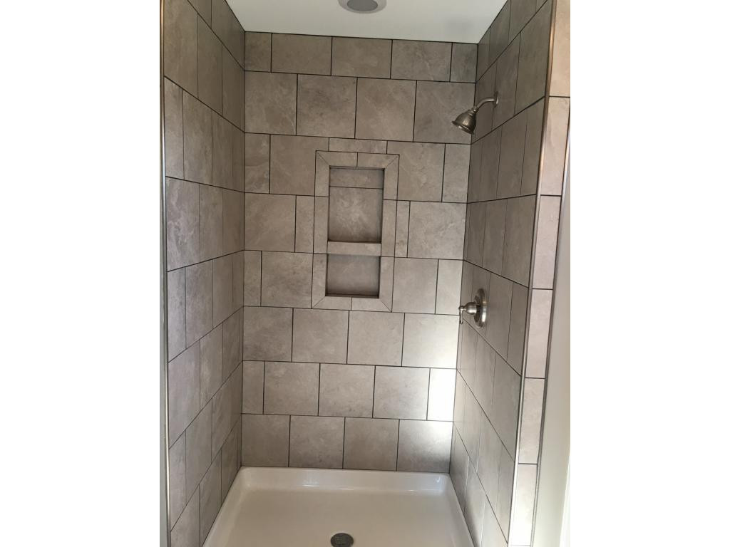 2930 Southbridge Road Kingsport, TN 37664 - Photo 6 of 10 Tiled shower in master