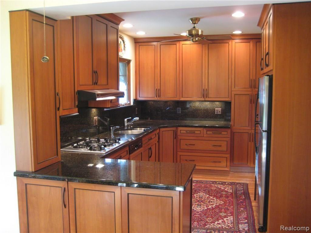 1173 Yorkshire Road Grosse Pointe, MI 48230 - Photo 2 of 15 IMG_9625.JPG