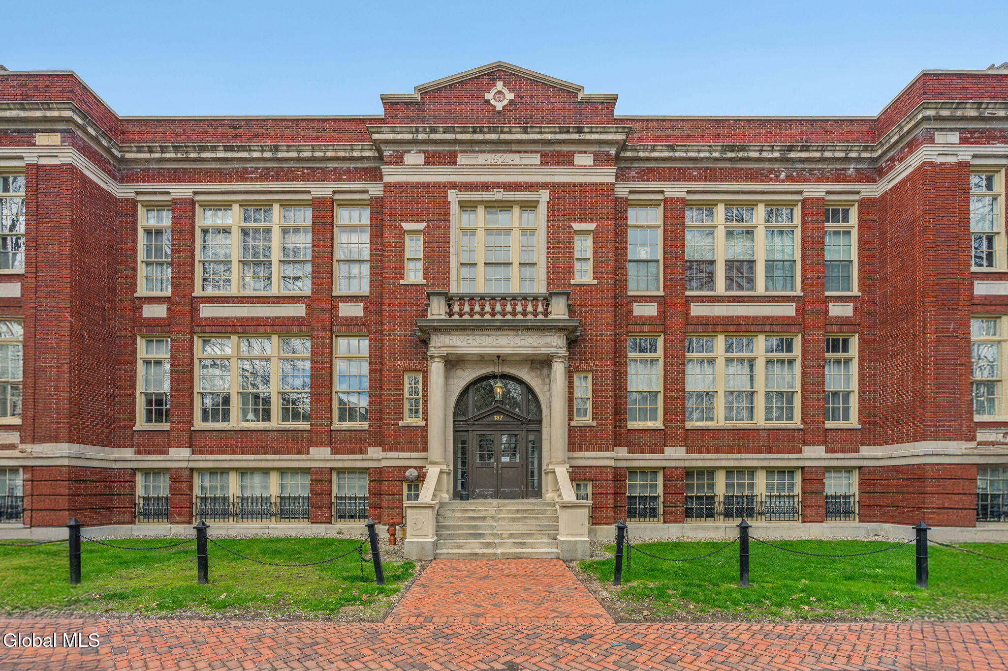 2-web-or-mls-137-front-st-unit-208