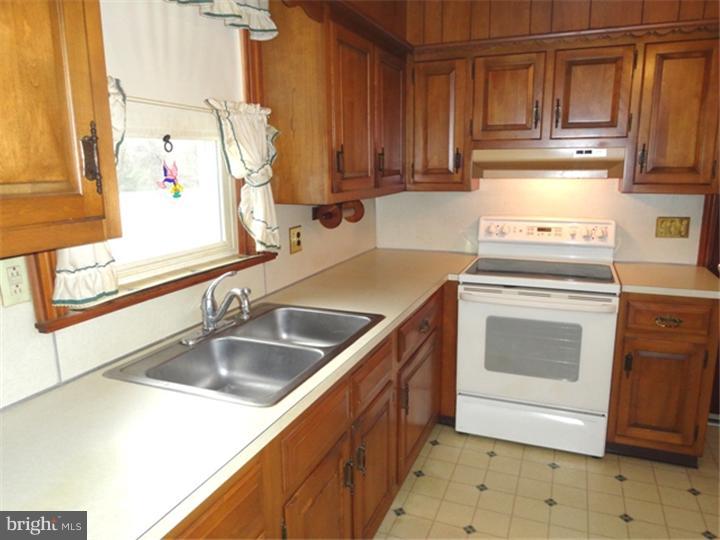 1415 Orlando Road Pottstown, PA 19464 - Photo 4 of 14 Kitchen