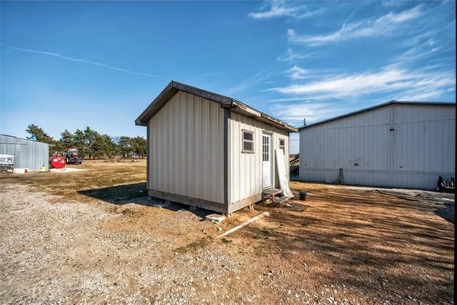 $450,000 | 147 Emberson Chapel Road, Pilot Point, TX 76258