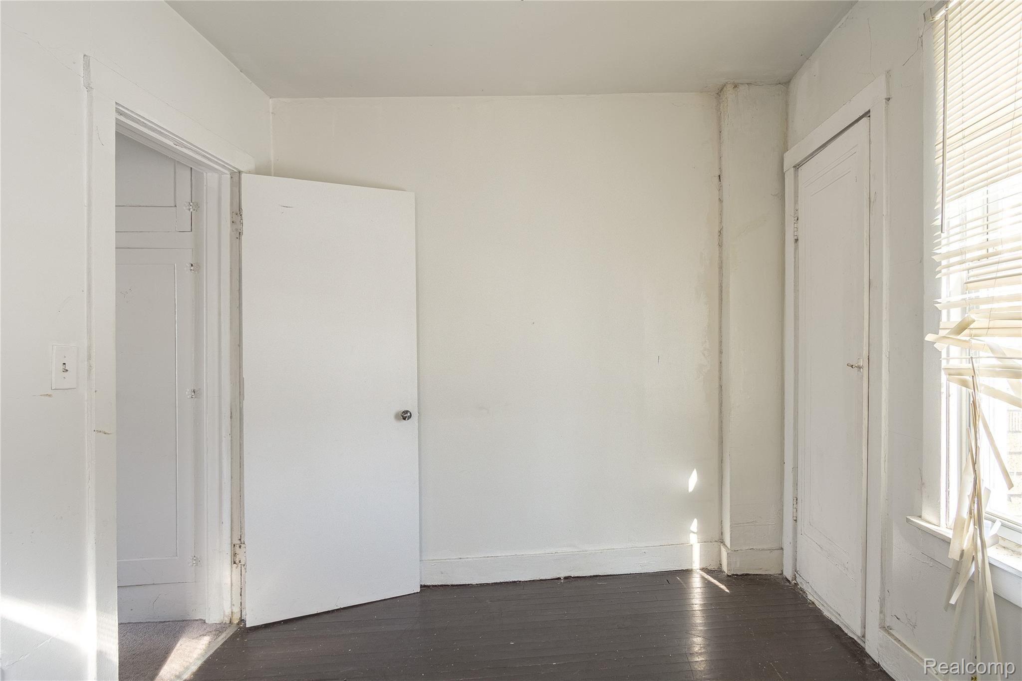 6050 Evergreen Road Detroit, MI 48228 - Photo 13 of 24 Interiors (11 of 12).jpg