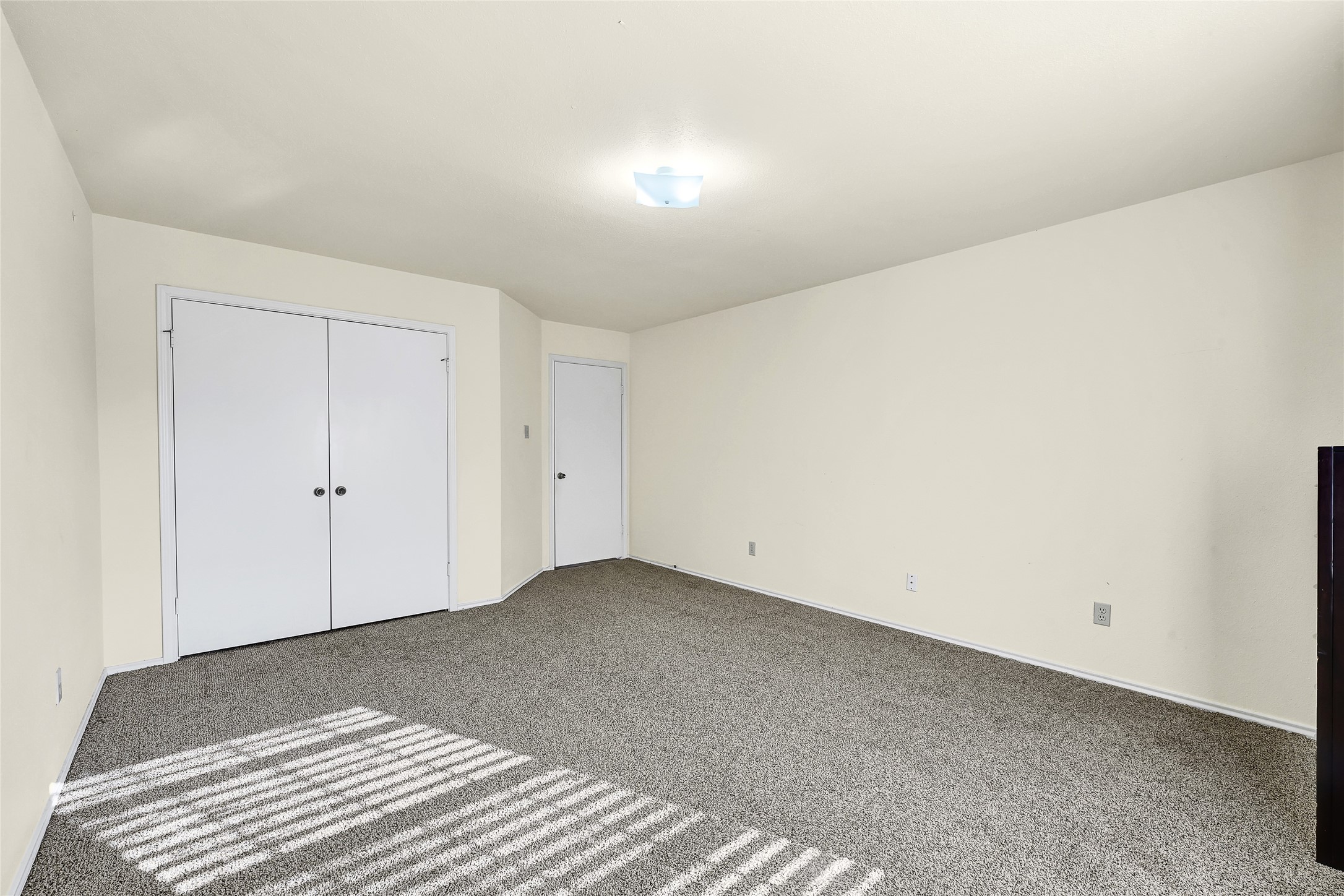 5910 Rolff Lane Houston, TX 77084 - Photo 18 of 50 Bright bedroom with open space and flexible furniture options.