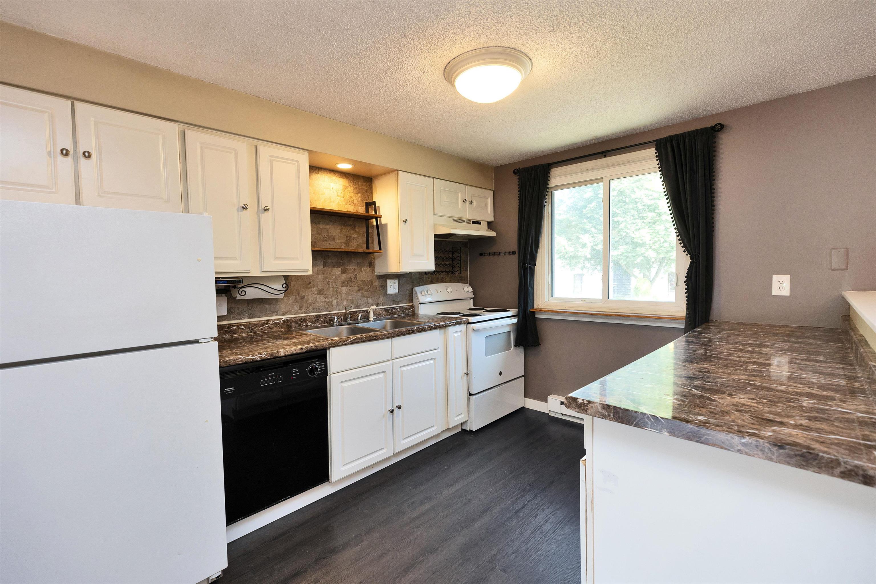 901 Mammoth Road, Unit 9 Manchester, NH 03104 - Photo 5 of 31