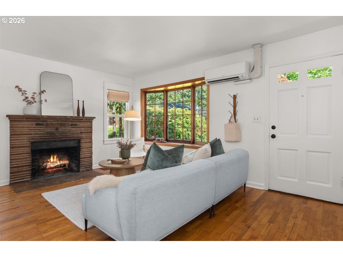 1726 Southeast Reedway Street Portland, OR 97202 - Photo 3 of 43