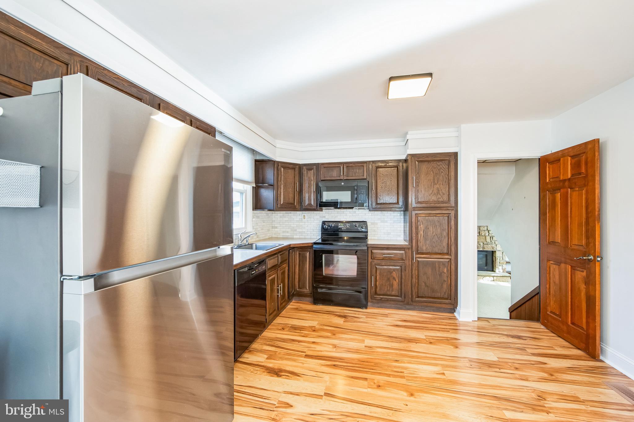 318 Poplar Road Warminster, PA 18974 - Photo 11 of 41 New Microwave