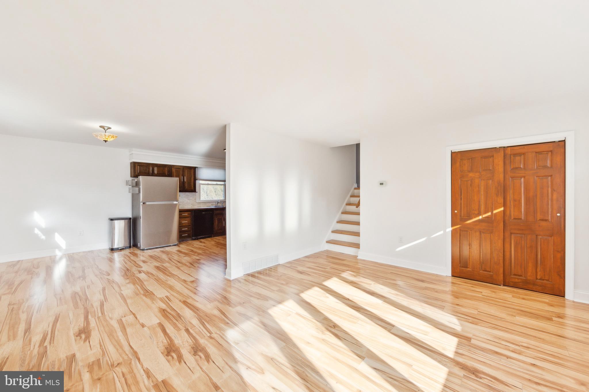 318 Poplar Road Warminster, PA 18974 - Photo 8 of 41