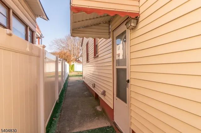 a view of a pathway along a building