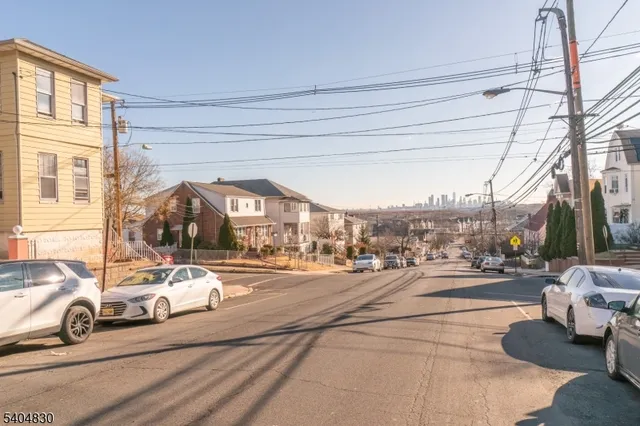 a view of a parking area