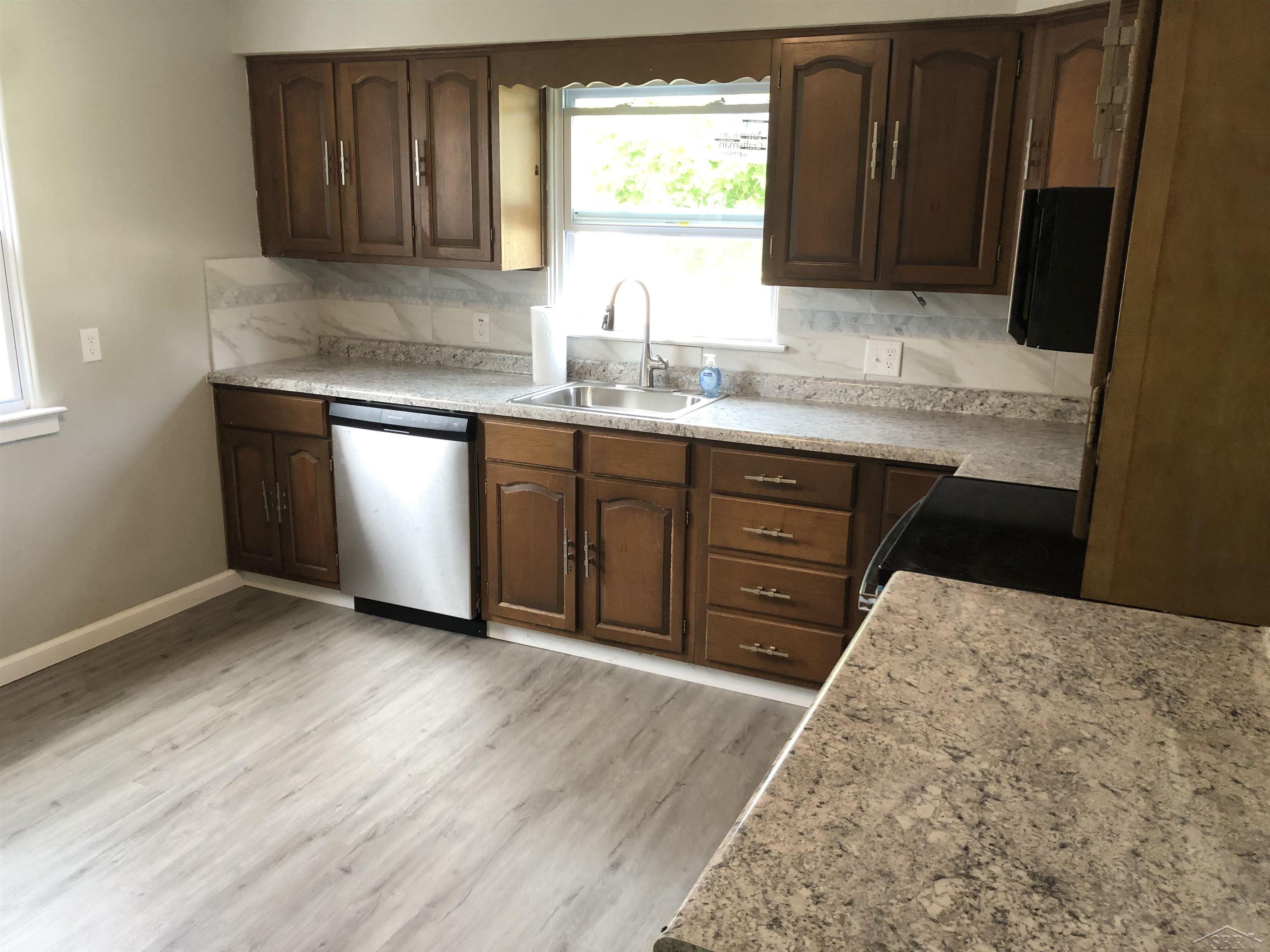 1004 Reed Street Saginaw, MI 48602 - Photo 2 of 4 50150677-9c7e4af5-9c07-48e4-8add-fa7b90fa8dd2.JPG