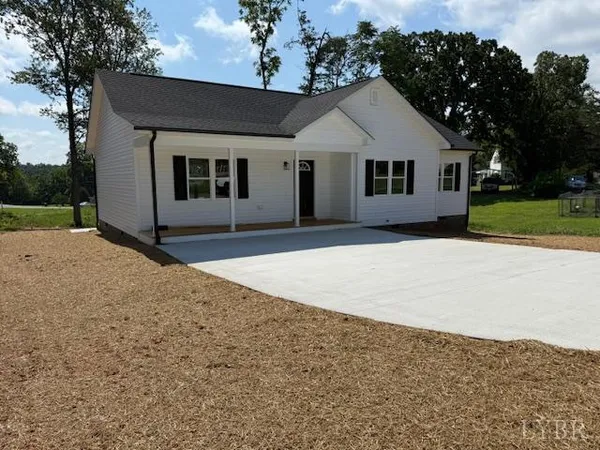 $267,500 | 166 Plant Drive, Appomattox, VA 24522