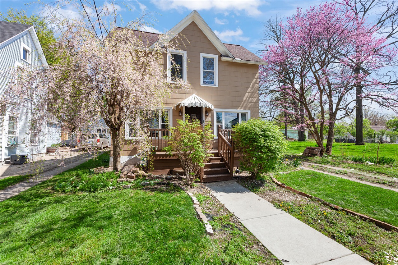 418 Ormsby Street Adrian, MI 49221 - Photo 4 of 49