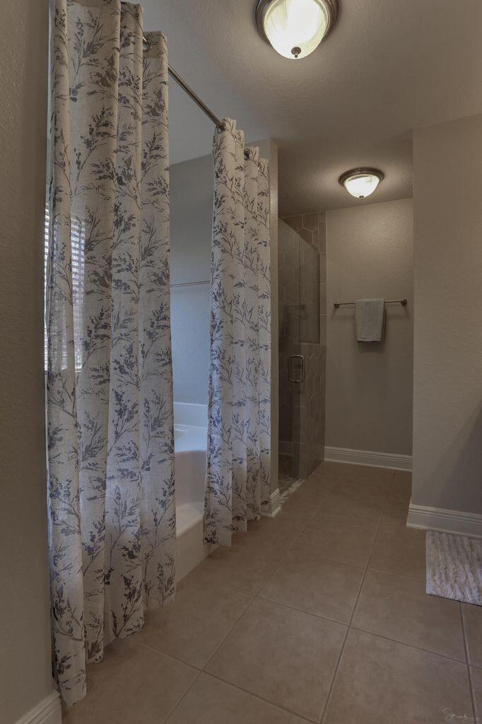 136 Leonine Hollow Crestview, FL 32536 - Photo 22 of 27 a bathroom with a shower