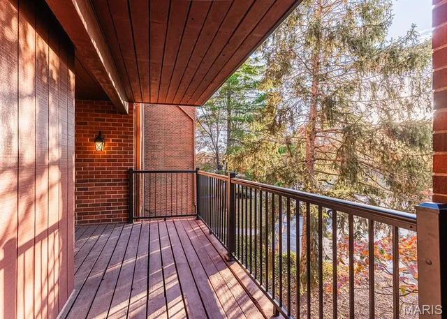 $265,000 | 590 Sarah Lane, Unit 208, Creve Coeur, MO 63141