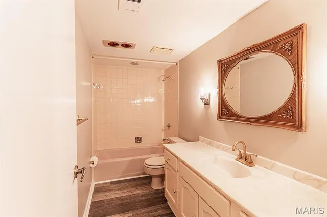 $265,000 | 590 Sarah Lane, Unit 208, Creve Coeur, MO 63141