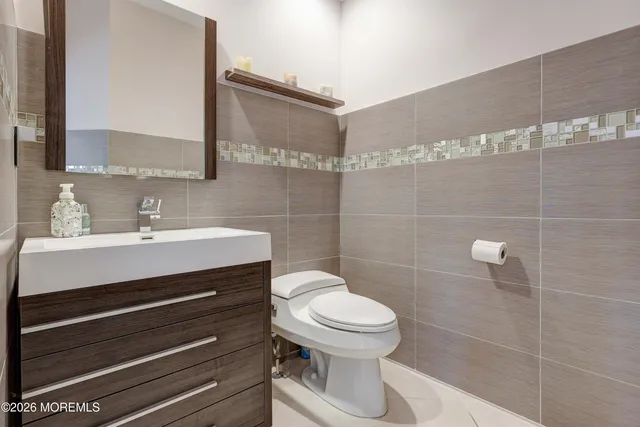 $1,100,000 | 14 Emily Road, Manalapan, NJ 07726