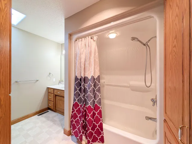 $994,900 | 106 50th Avenue East, West Fargo, ND 58078