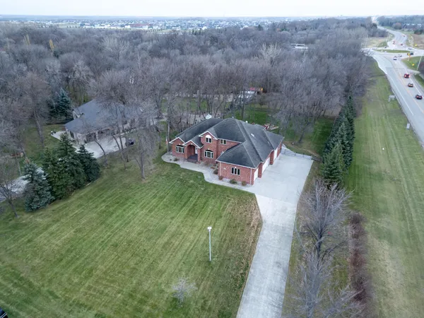 $979,000 | 106 50th Avenue East, West Fargo, ND 58078
