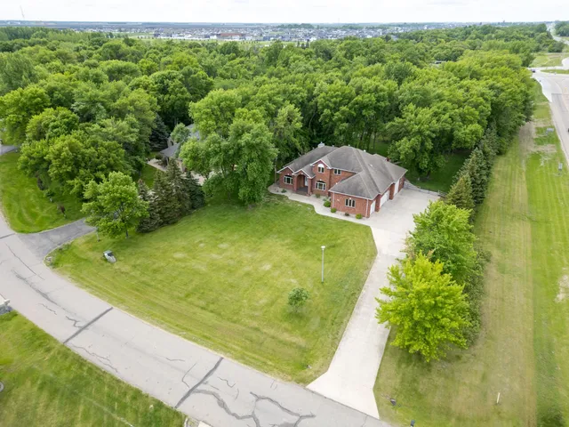 $994,900 | 106 50th Avenue East, West Fargo, ND 58078