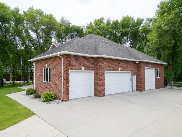 $994,900 | 106 50th Avenue East, West Fargo, ND 58078