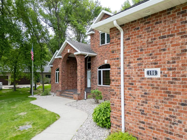 $994,900 | 106 50th Avenue East, West Fargo, ND 58078