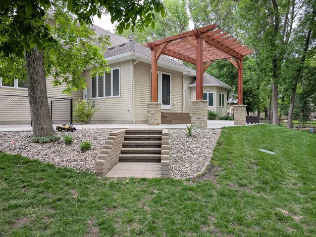 $994,900 | 106 50th Avenue East, West Fargo, ND 58078