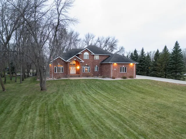 $994,900 | 106 50th Avenue East, West Fargo, ND 58078