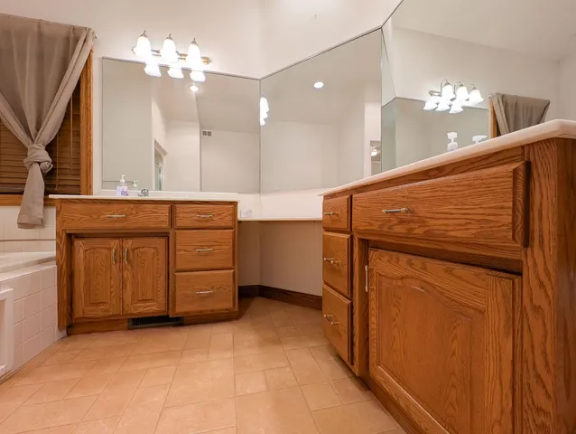 $994,900 | 106 50th Avenue East, West Fargo, ND 58078