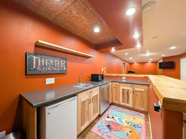 $994,900 | 106 50th Avenue East, West Fargo, ND 58078