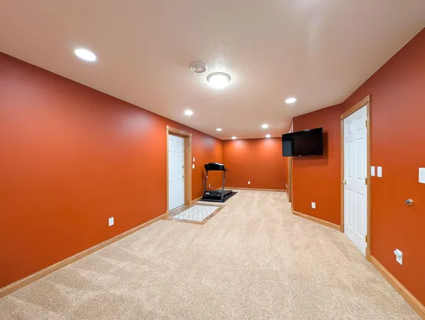 $979,000 | 106 50th Avenue East, West Fargo, ND 58078