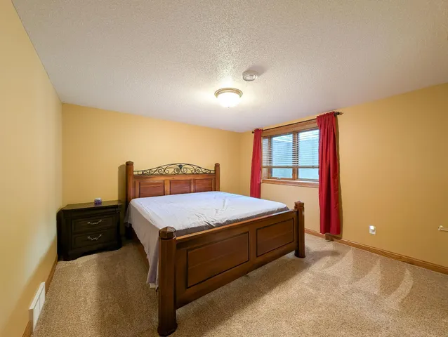 $999,900 | 106 50th Avenue East, West Fargo, ND 58078