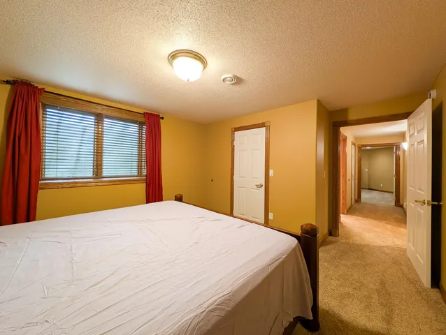 $999,900 | 106 50th Avenue East, West Fargo, ND 58078