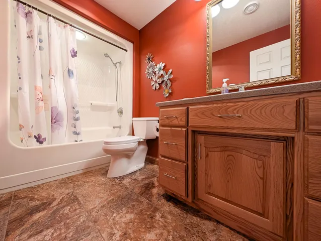 $999,900 | 106 50th Avenue East, West Fargo, ND 58078