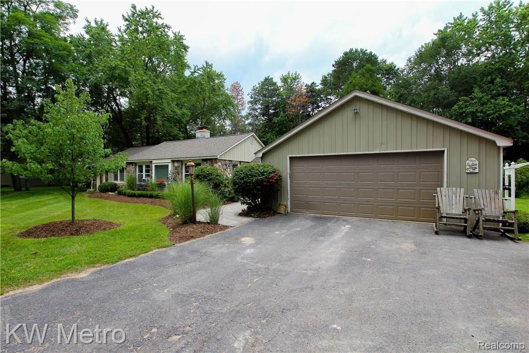 60121 Mt Vernon Road Rochester, MI 48306 - Photo 34 of 43 IMG_6599.jpg