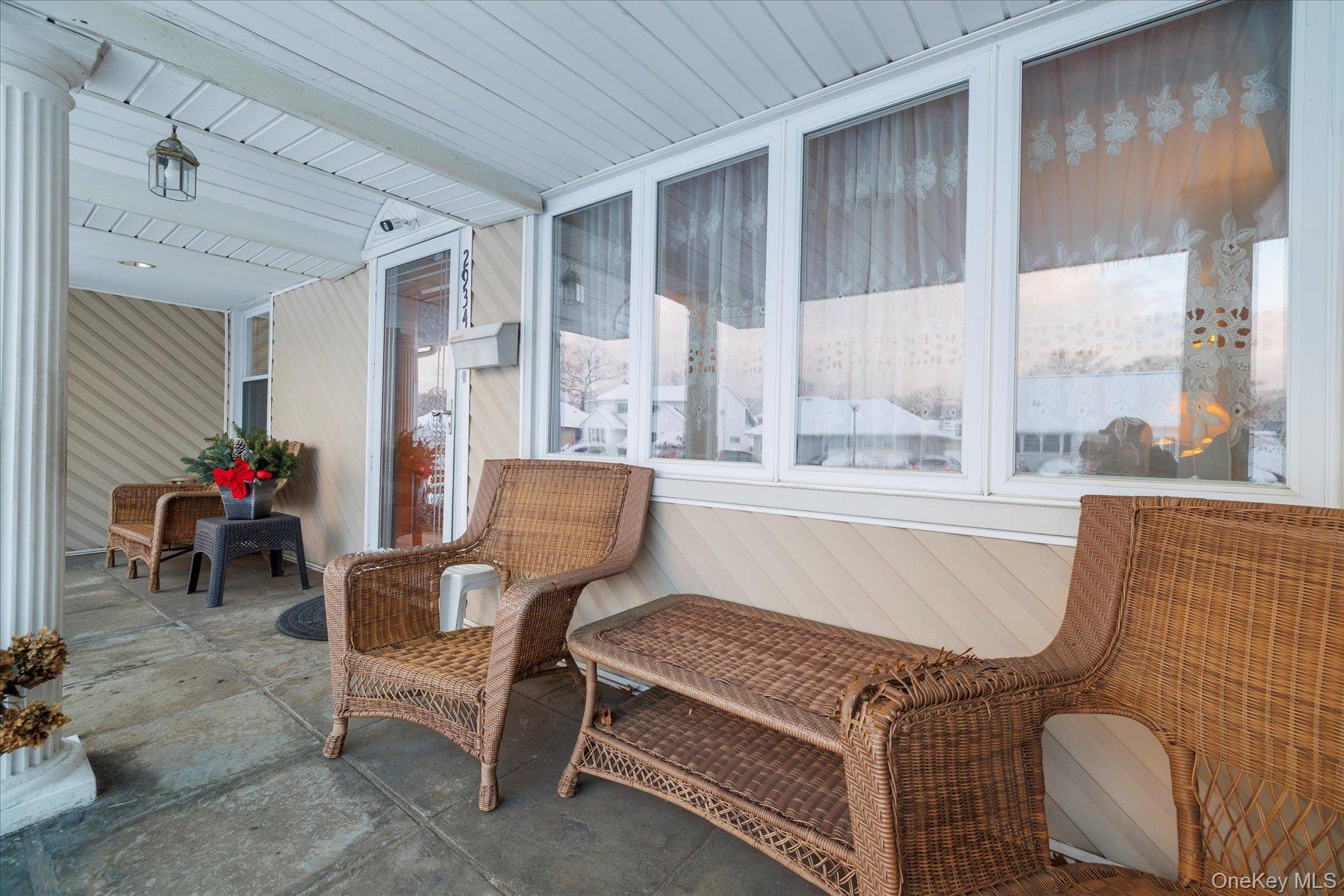 2934 Kinloch Road Wantagh, NY 11793 - Photo 3 of 30 View of sunroom / solarium