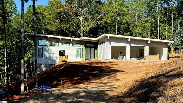 $1,200,000 | 3 Lakeside Drive, Six Mile, SC 29682