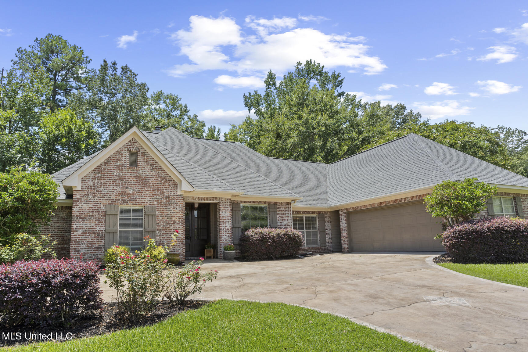 535 Florence Drive Madison, MS 39110 - Photo 2 of 38 535 Florence-2