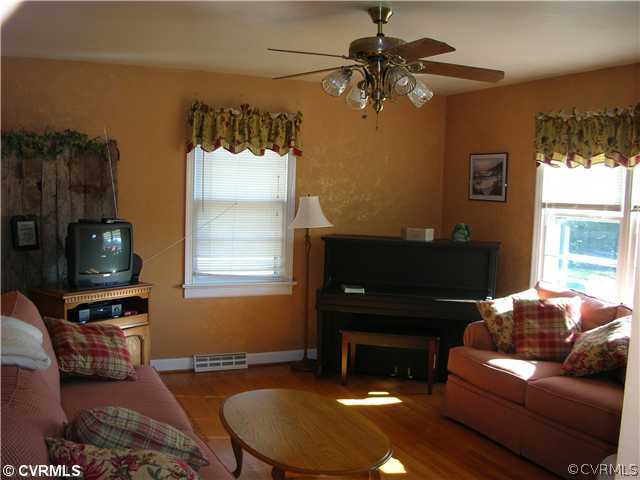 3462 Cedar Plains Road Sandy Hook, VA 23153 - Photo 6 of 12 Exterior Front - Living Room