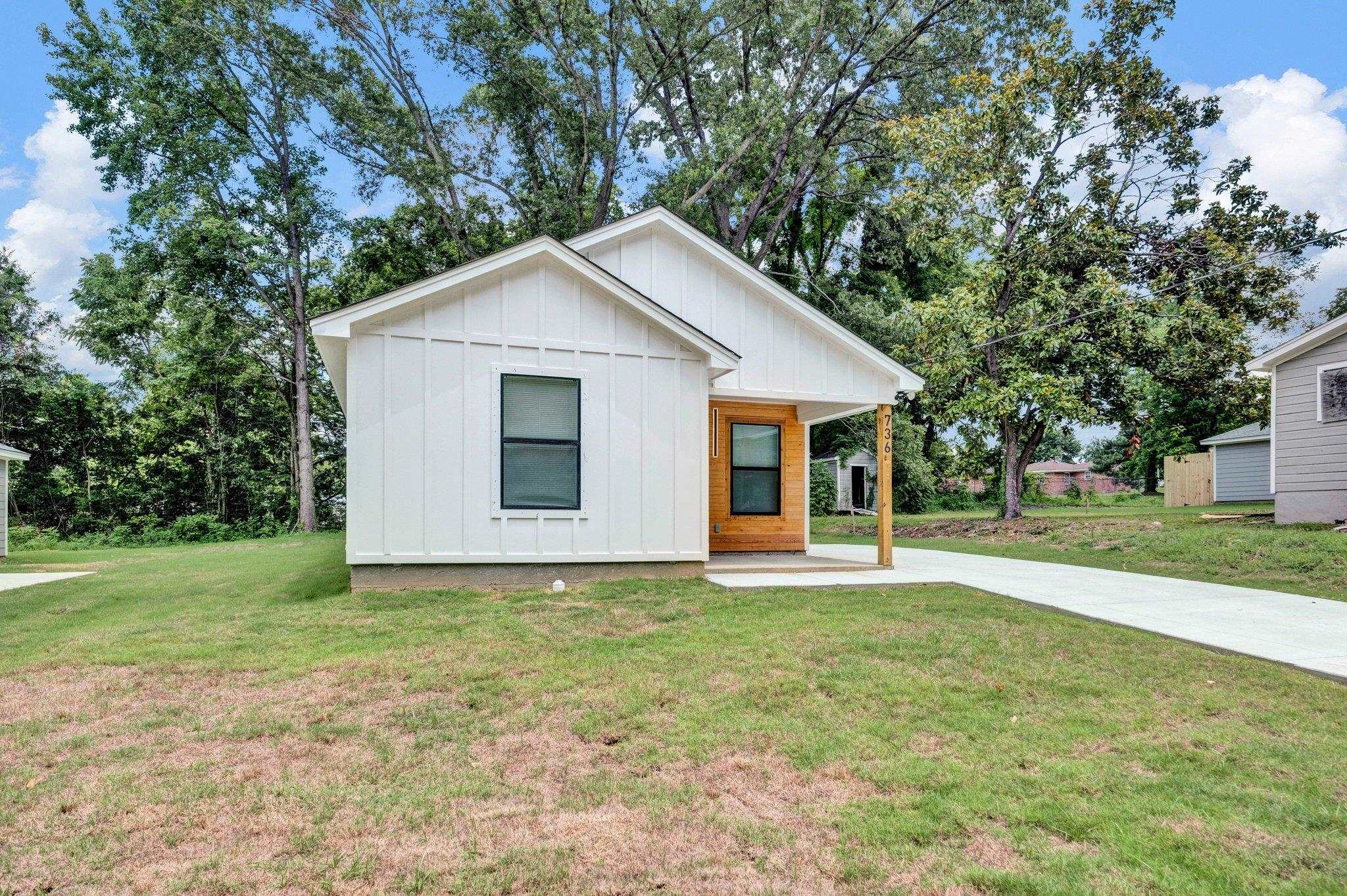 653 Gilleas Road Memphis, TN 38109 - Photo 3 of 24 a view of a house with a yard
