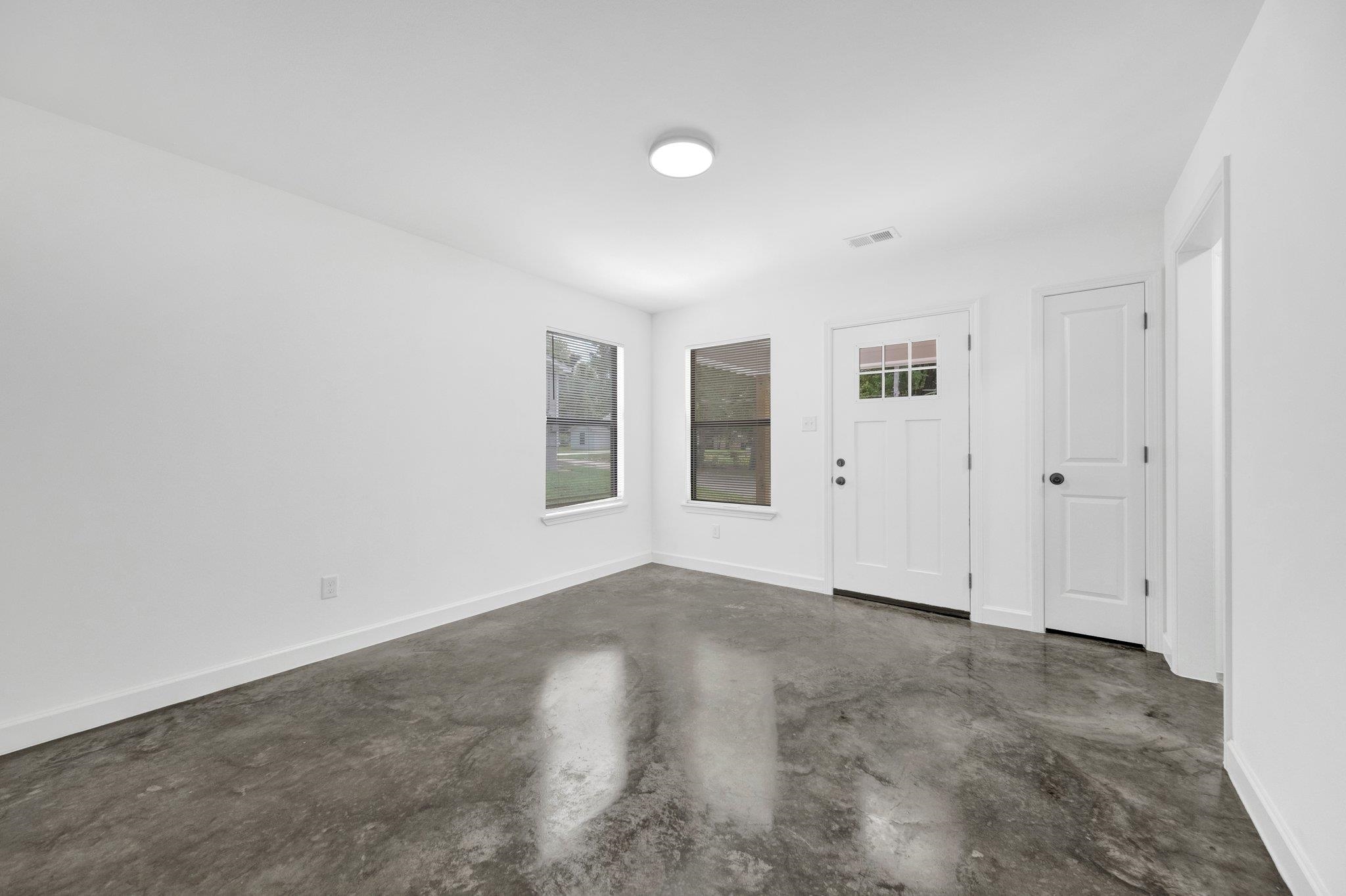 653 Gilleas Road Memphis, TN 38109 - Photo 9 of 24 wooden floor in an empty room