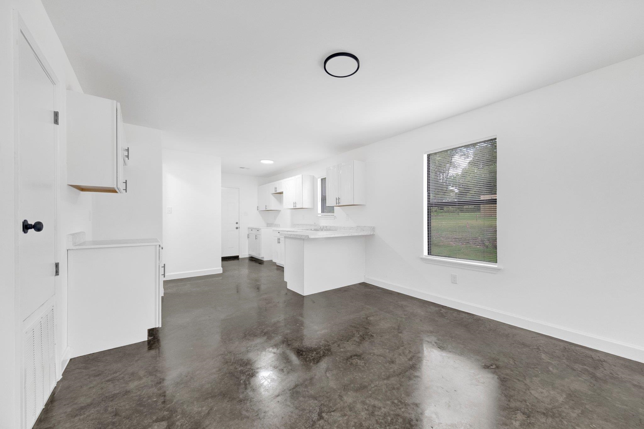 653 Gilleas Road Memphis, TN 38109 - Photo 10 of 24 a view of kitchen with furniture and window